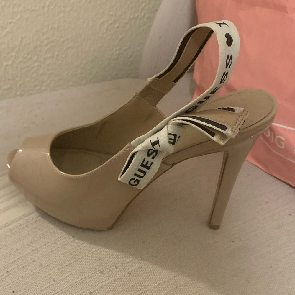 Guess heel never worn